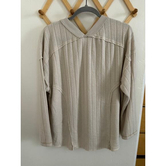 Urban Outfitters Sweater Women's Small Tan Out From Under Raleigh V Neck - Picture 10 of 10
